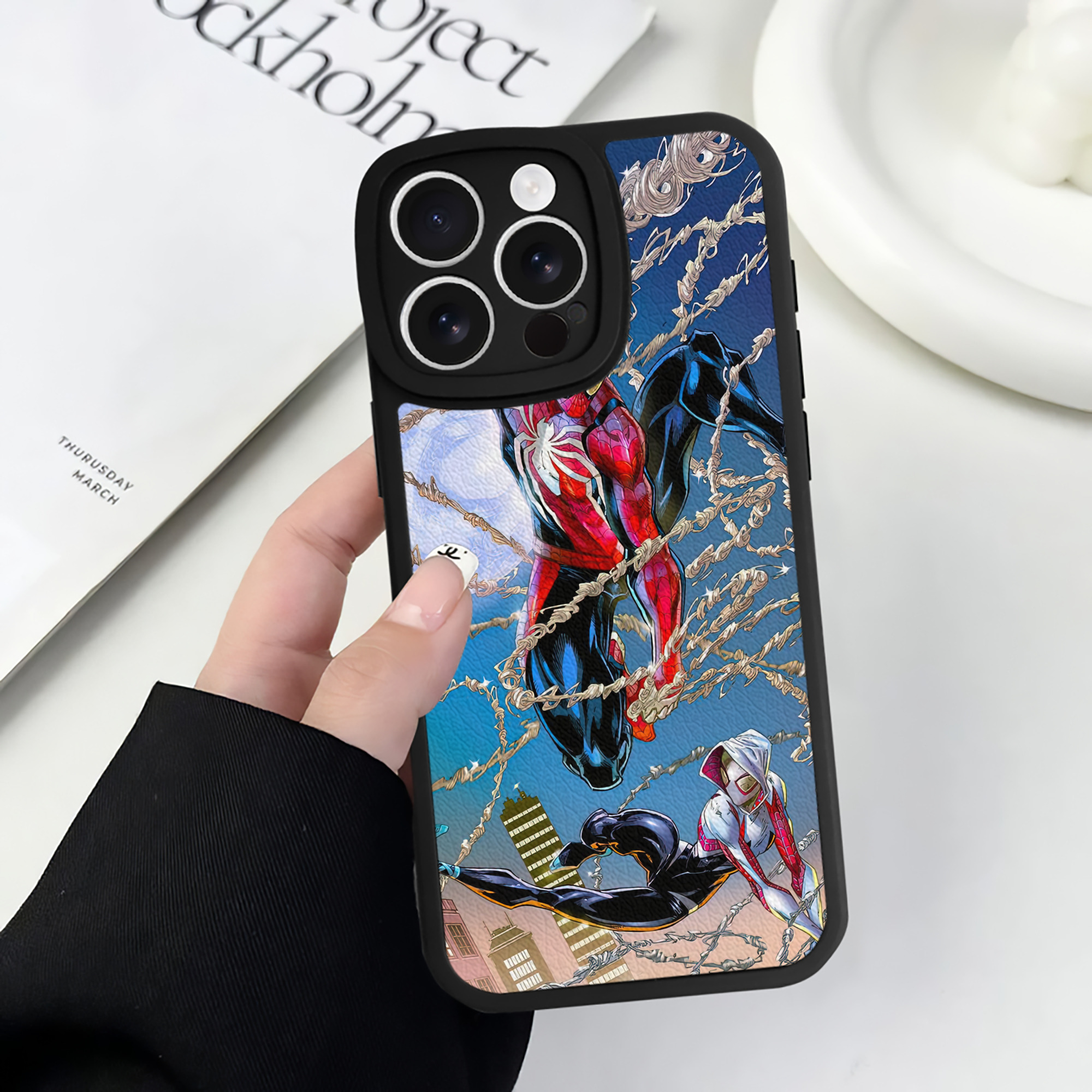 Spider Man スパイダーマン 【iPhone 16シリーズ対応】シリコンスマホケース（レザー調） 材質：シリコン